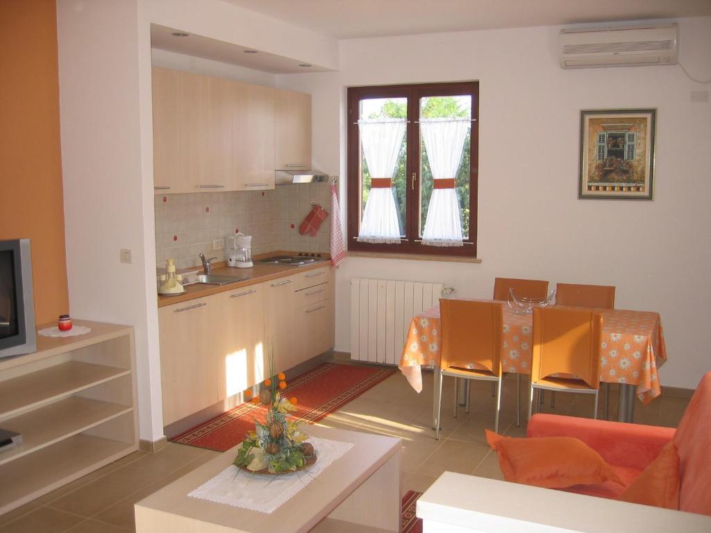 Apartments Mediteraneo Тар Экстерьер фото